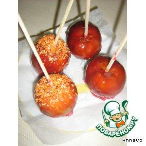 Рецепт: Яблоки на палочках в карамели