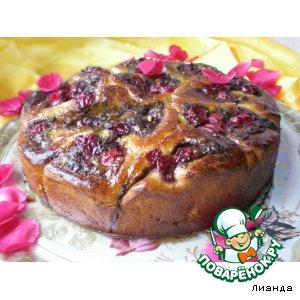 Рецепт: Дрожжевой пирог с шоколадным кремом, вишней и орехами