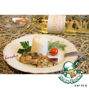 Рецепт: Рыба в йогуртово-сметанном соусе с зеленью