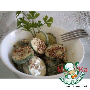 Рецепт: Салат из огурца с тахини и кунжутом