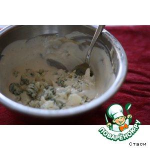 Рецепт: Соус из сыра с плесенью для свекольного салата
