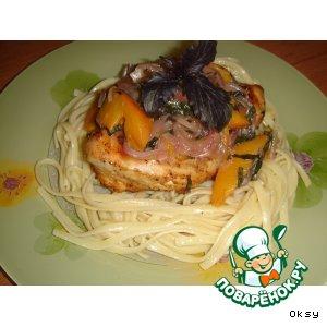 Рецепт: Куриные грудки с персиком и базиликом