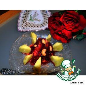 Рецепт: Фруктовый салат с ананасом и свеклой