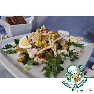 Рецепт: Теплый салат из кальмаров, минтая и орзо