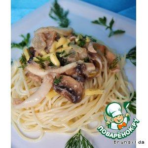 Рецепт: Спагетти с кальмарами в орехово-грибном соусе