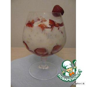 Рецепт: Медовый йогурт с клубникой
