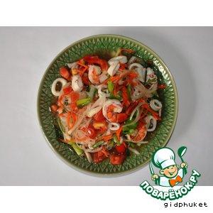 Рецепт: Тайский салат из морепродуктов Ям Тале