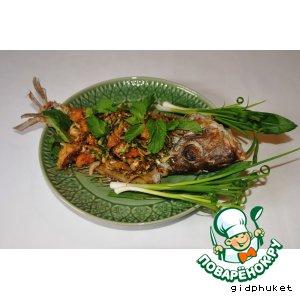 Рецепт: Тайский острый салат из рыбы Лааб Пла