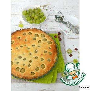 Рецепт: Пирог с мускатным виноградом и фундуком