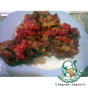 Рецепт: Телятина с помидорами, жареным луком и базиликом