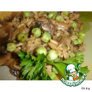 Рецепт: Бурый рис с грибами и зеленым горошком