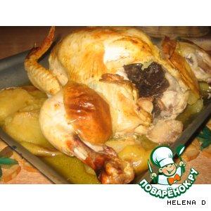 Рецепт: Запеченная курица с яблоками и черносливом