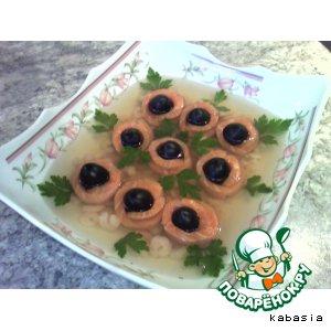 Рецепт: Заливное из сeмги с маслинами и креветками