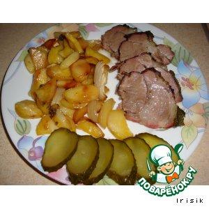 Рецепт: Свинина, запеченная с картофелем и луком
