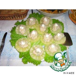 Рецепт: Рыбный салат с ананасом