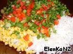 Пикантный салат из риса с кукурузой и зеленым горошком ингредиенты