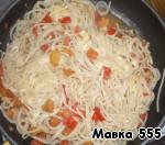 Спагетти с сыром, помидорами и базиликом ингредиенты